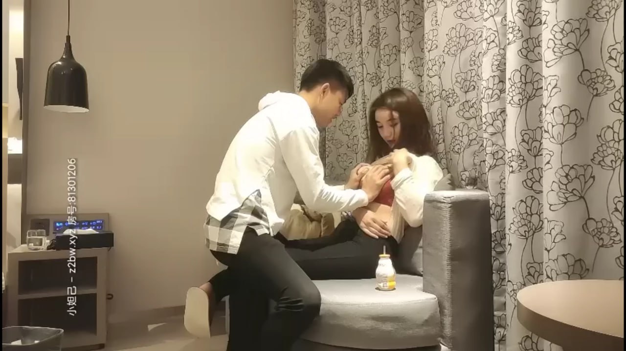 揉搓奶子舔弄乳交翘起屁股后入猛操