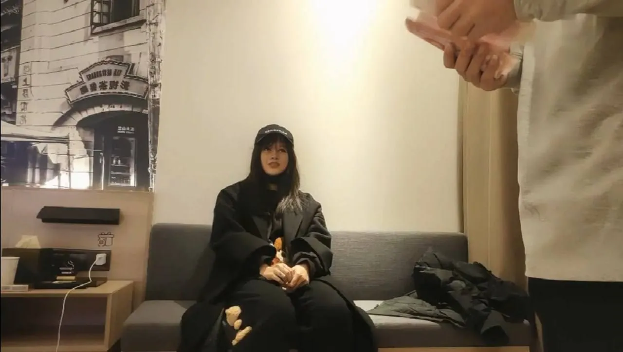 女神脸蛋好身材更好！干到她叫出声太爽了！