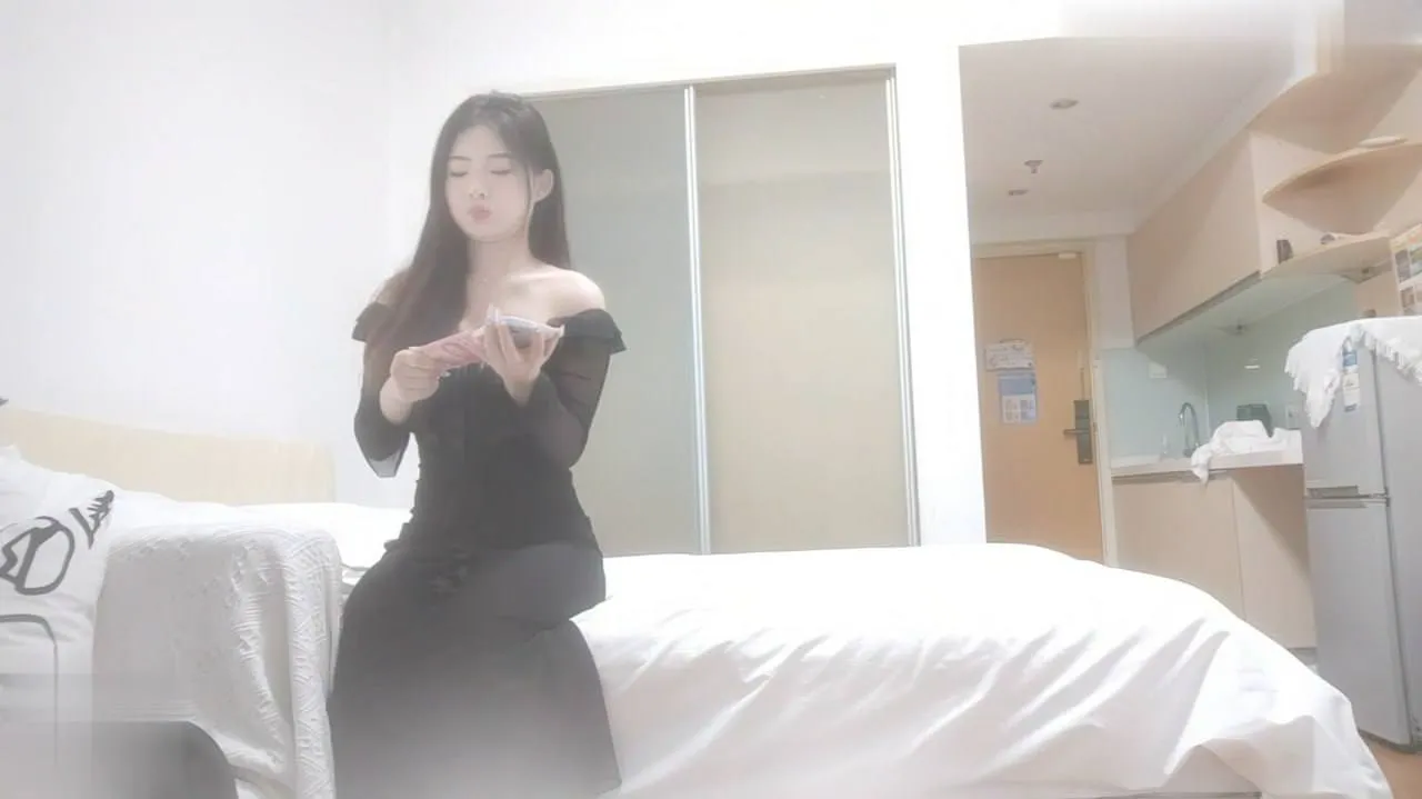 约了个极品少女一对奶子巨大